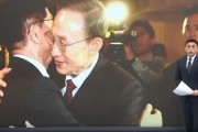 武威李明博、朴槿惠给金文洙打气 鼓励其争取赢得韩国大选